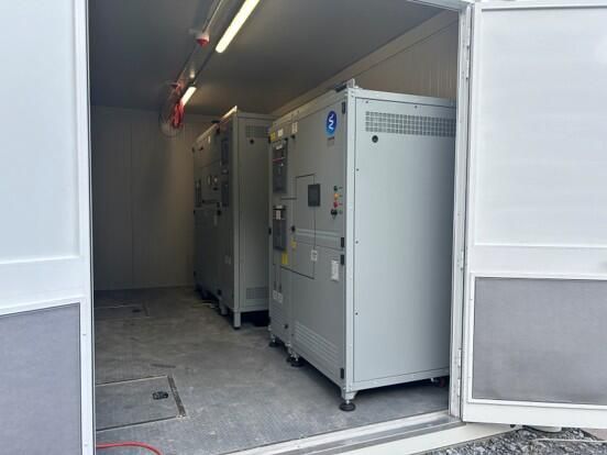 Blick in die Außenstation mit Transformatoren